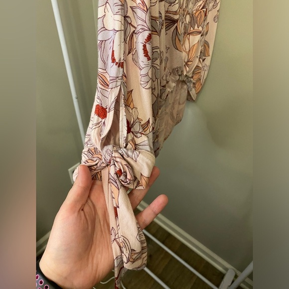 Free People keepin’ on floral top - Picture 2 of 15